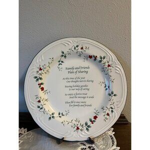 Pfaltzgraff Winterberry Friends and Family Plate